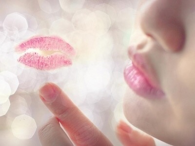 girls lipstick on mirror